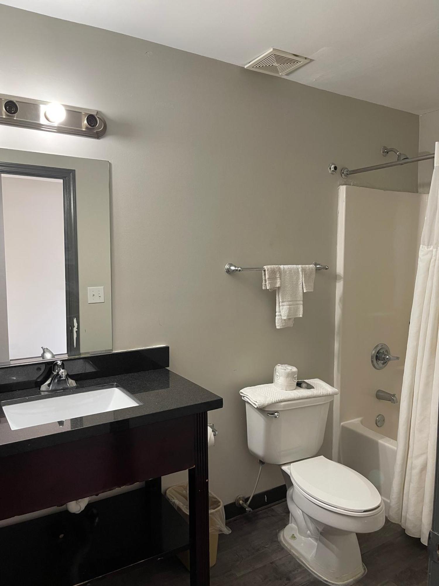 High Falls Inn & Suites エクステリア 写真