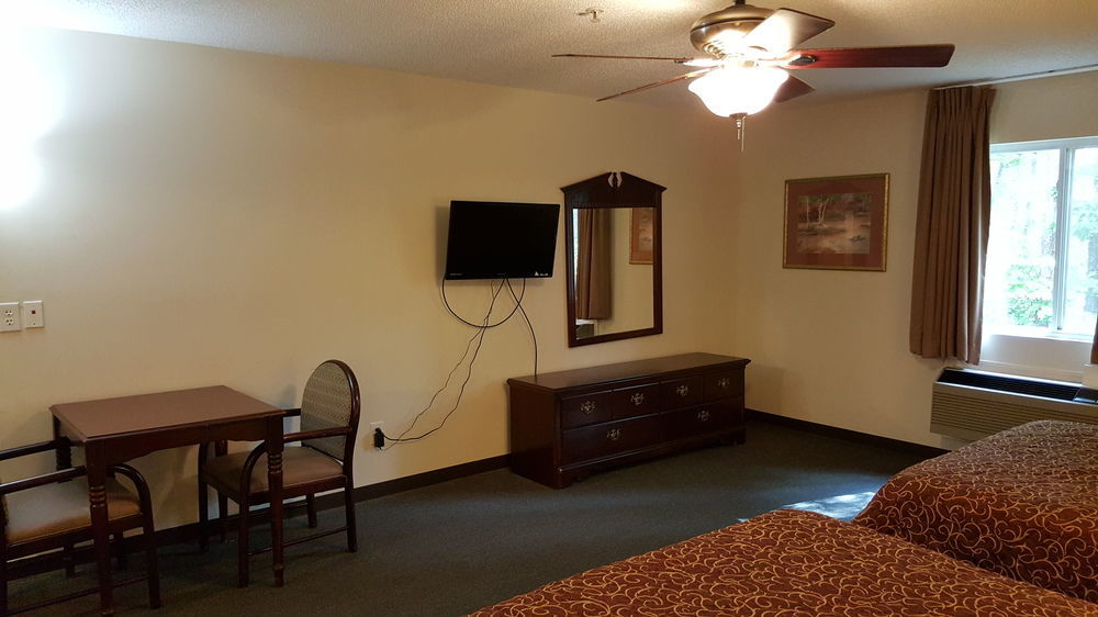 High Falls Inn & Suites エクステリア 写真