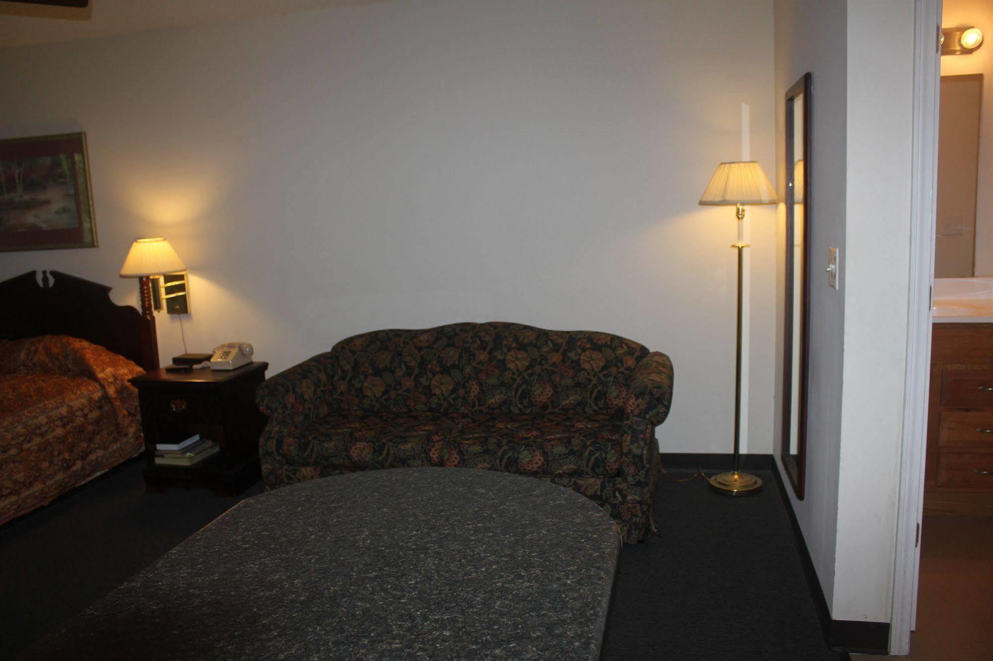 High Falls Inn & Suites エクステリア 写真